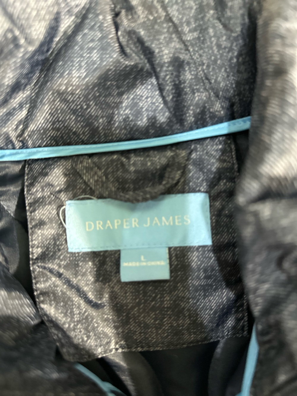 Draper James Quilted Vest in Deep Navy- Water resistant size L - Picture 2 of 10